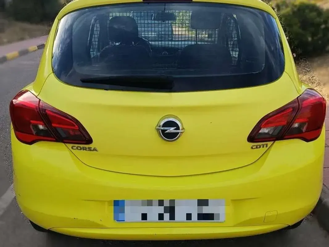 Usado Opel Corsa Expression 75 CV (55 kW) 2017 Amarillo Utilitario