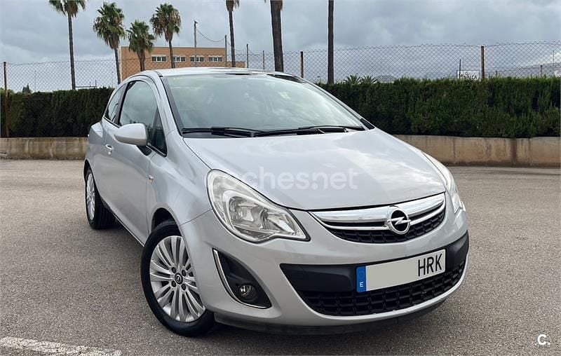 Gris / plata Usado 2013 Opel Corsa Expression Berlina | 4500 € (Buen precio) - Imagen 1/4