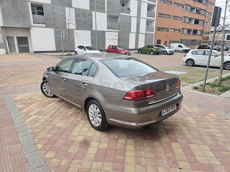 Usado VW Passat 105 CV (77 kW) 2012 Beige Berlina