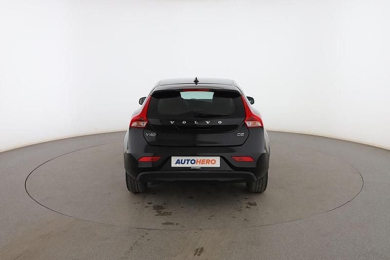 Usado Volvo V40 Kinetic 121 CV (88 kW) 2016 Negro Familiar