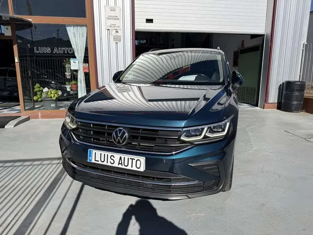 Usado VW Tiguan Life 150 CV (110 kW) 2023 Azul SUV