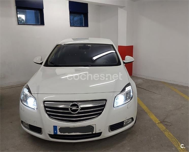 Usado Opel Insignia Selective 130 CV (95 kW) 2012 Blanco Berlina