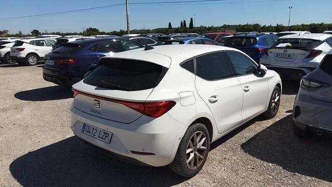 Usado Seat Leon Style 116 CV (85 kW) 2022 Blanco Utilitario