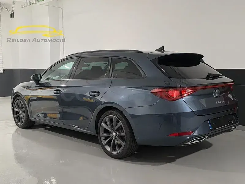 Usado Seat Leon FR 150 CV (110 kW) 2021 Azul Familiar