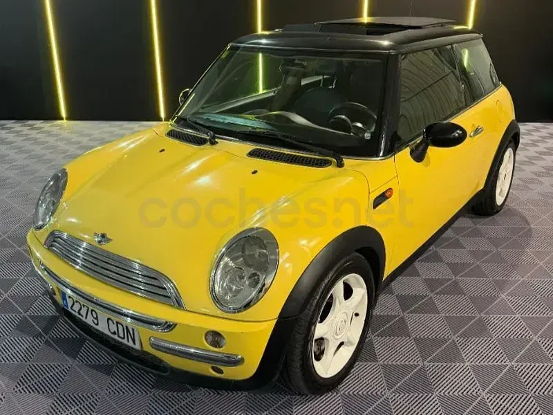 Usado Mini Cooper 115 CV (84 kW) 2003 Amarillo Utilitario