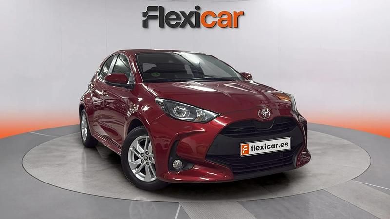 Usado Toyota Yaris Edition 125 CV (91 kW) 2022 Rojo Berlina