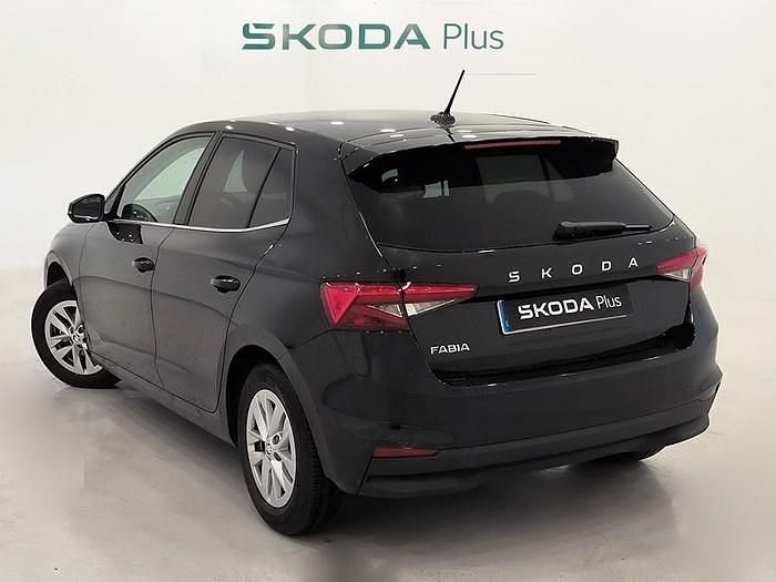 Usado Skoda Fabia Selection 95 CV (69 kW) 2025 Negro Utilitario