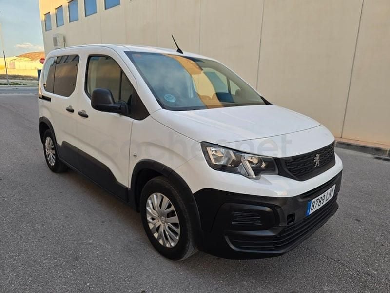 Usado Peugeot Rifter Active 100 CV (73 kW) 2021 Blanco Monovolumen