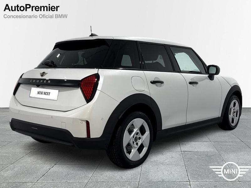 Usado Mini Cooper Essential 156 CV (114 kW) 2024 Blanco Utilitario