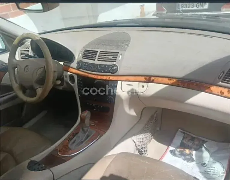 Usado Mercedes E320 Elegance 204 CV (150 kW) 2004 Negro Berlina