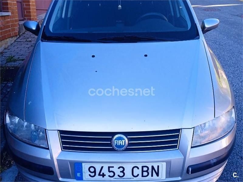 Gris / plata Usado 2002 Fiat Stilo Dynamic Berlina | 1950 € (Precio justo) - Imagen 1/4
