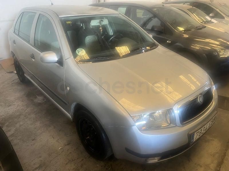 Usado Skoda Fabia 60 CV (44 kW) 2003 Gris / plata Berlina