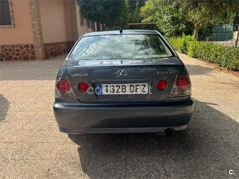 Usado Lexus IS200 Luxury Line 155 CV (114 kW) 2005 Azul Berlina