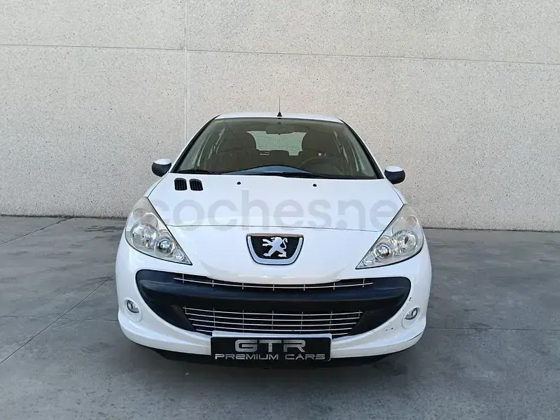 Usado Peugeot 206+ 70 CV (51 kW) 2010 Blanco Utilitario