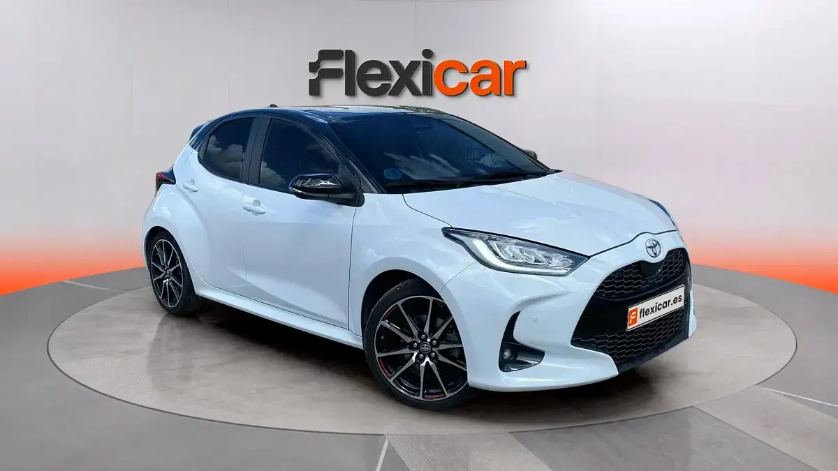 Usado Toyota Yaris Hybrid Plus 130 CV (95 kW) 2024 Berlina