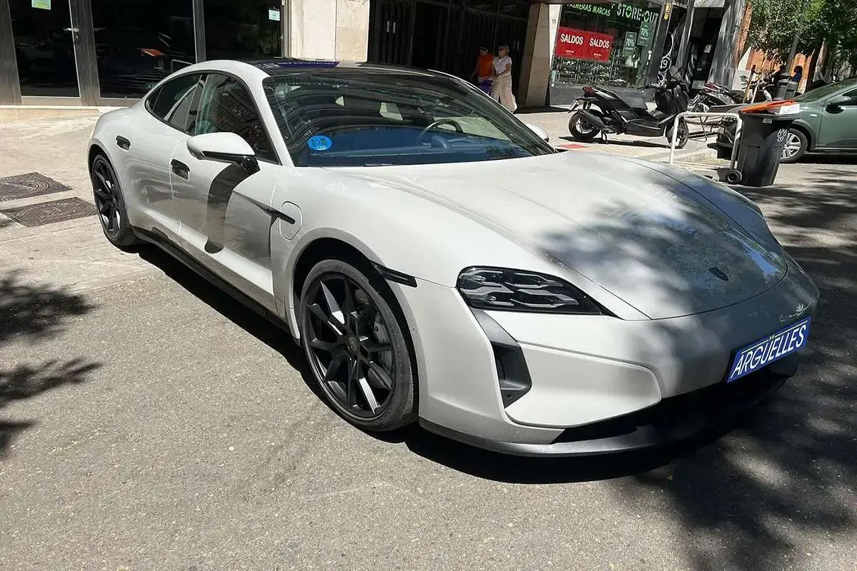 Usado Porsche Taycan Turbo 650 kW (884 CV) 1970 Blanco Berlina