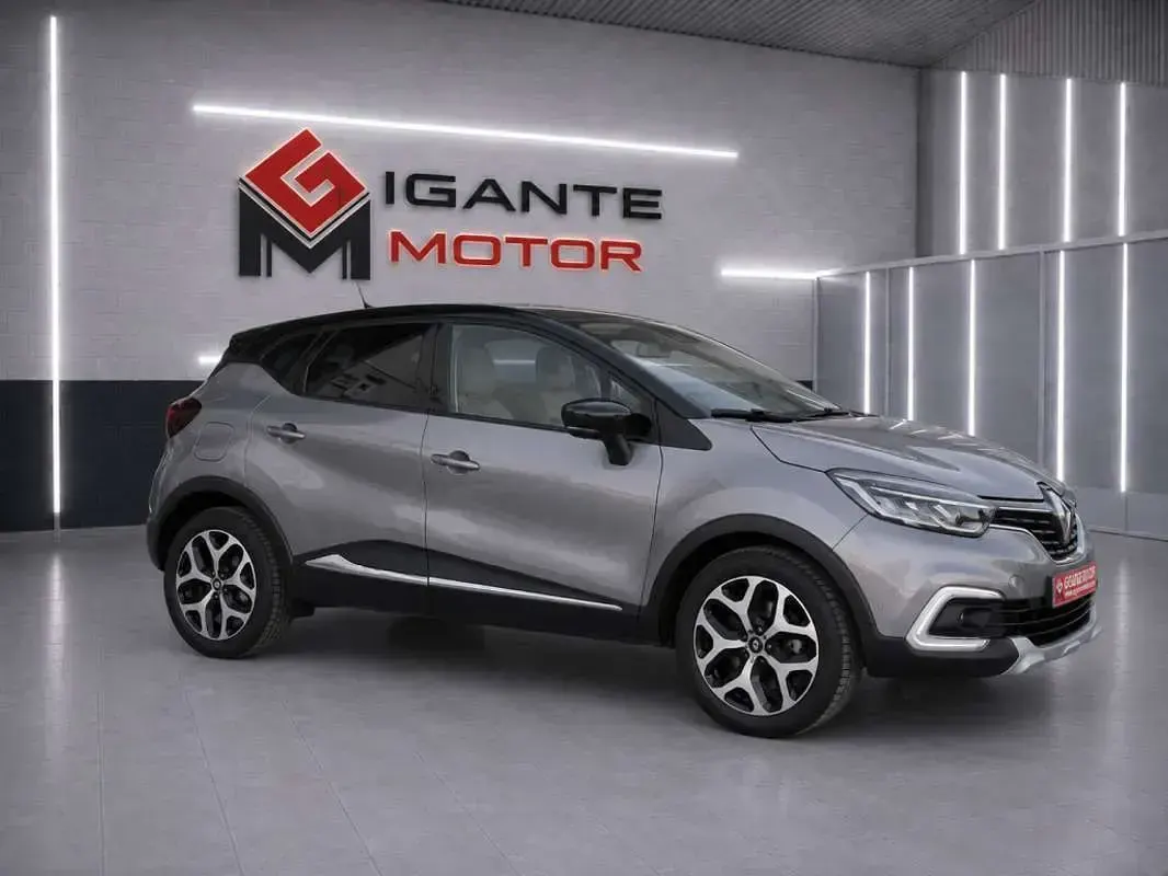 Usado Renault Captur Zen 131 CV (96 kW) 2019 Gris SUV