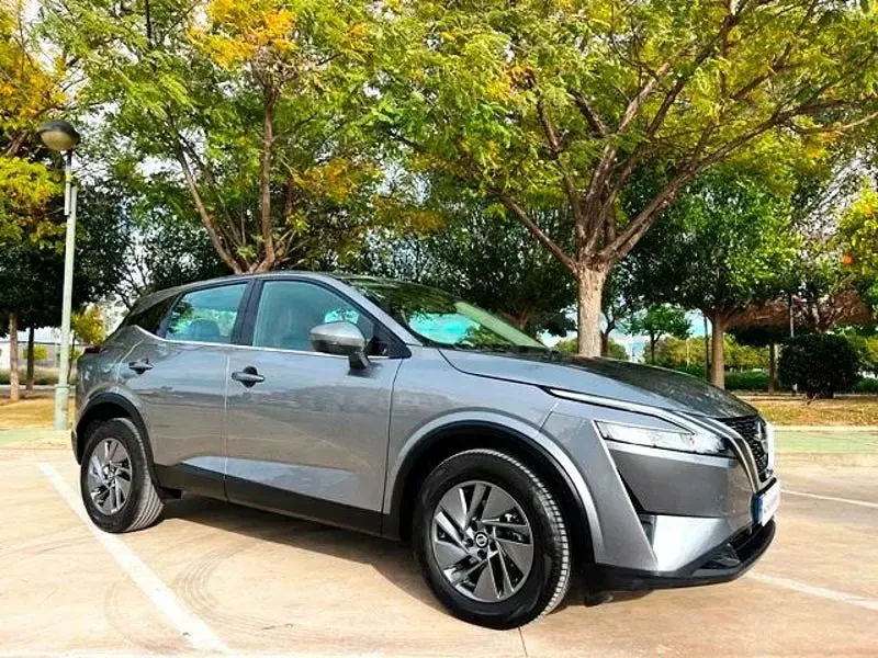 Usado Nissan Qashqai Acenta 158 CV (116 kW) 2022 Gris / plata SUV