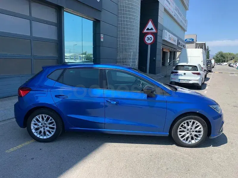 Usado Seat Ibiza FR 110 CV (80 kW) 2023 Azul Utilitario