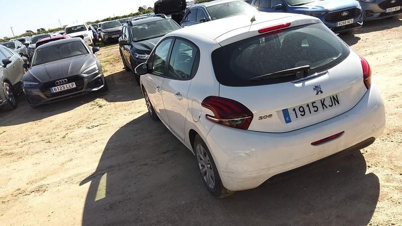 Usado Peugeot 208 Signature Sky 99 CV (72 kW) 2018 Blanco Utilitario