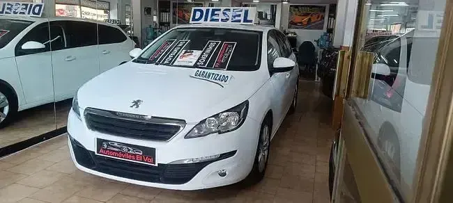 Usado Peugeot 308 SW Active 115 CV (84 kW) 2014 Blanco Familiar