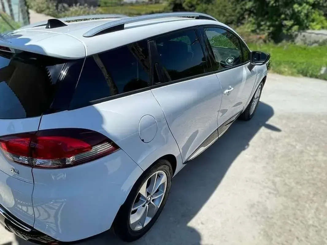 Usado Renault Clio LIMITED 90 CV (66 kW) 2015 Blanco Familiar