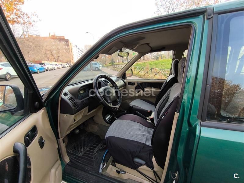 Usado Nissan Terrano Comfort 125 CV (91 kW) 2001 Verde SUV