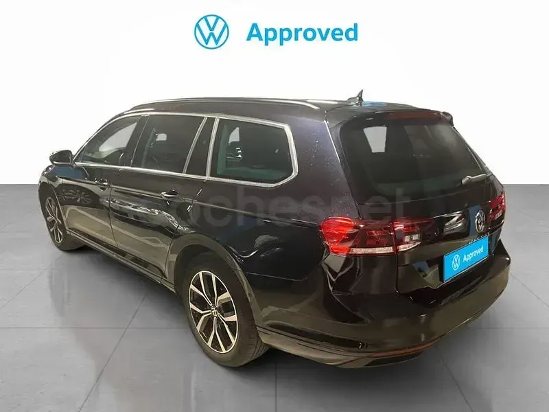 Usado VW Passat Executive 122 CV (89 kW) 2023 Negro Familiar