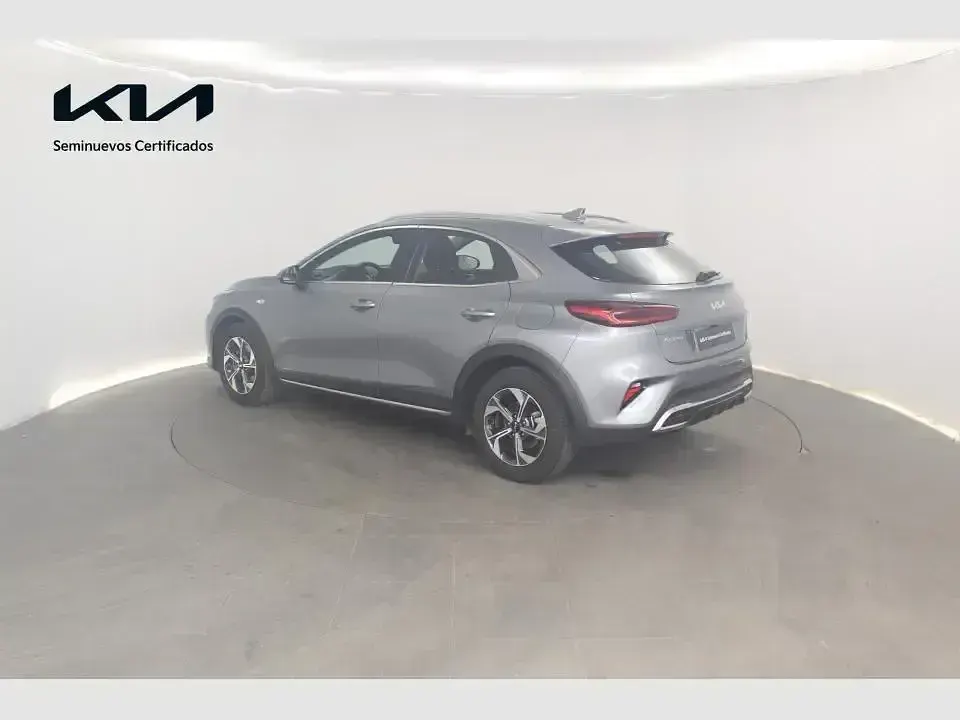 Usado Kia XCeed 100 CV (73 kW) 2025 Gris / plata SUV