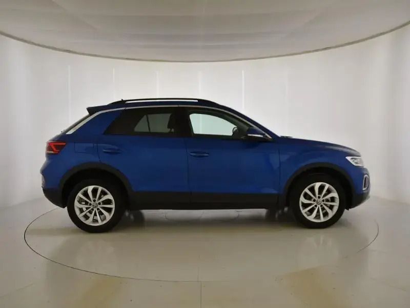 Usado VW T-Roc Life 150 CV (110 kW) 2024 Azul SUV