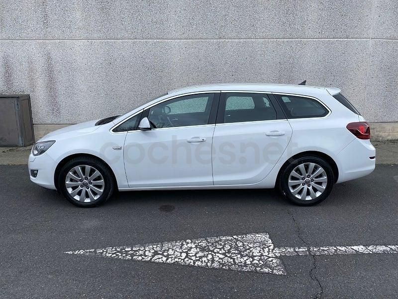 Usado Opel Astra Sportive 125 CV (91 kW) 2012 Blanco Familiar