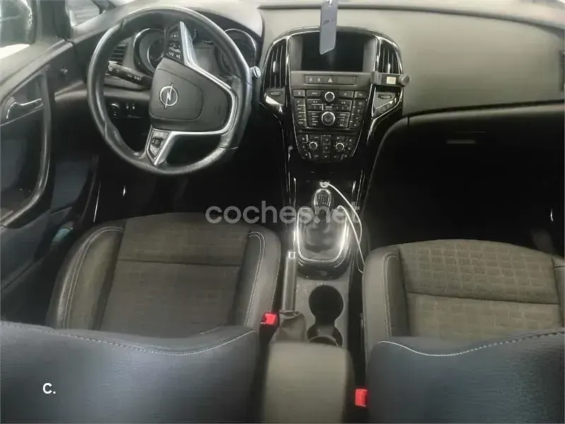 Usado Opel Astra GTC Sportive 130 CV (95 kW) 2015 Gris / plata Berlina