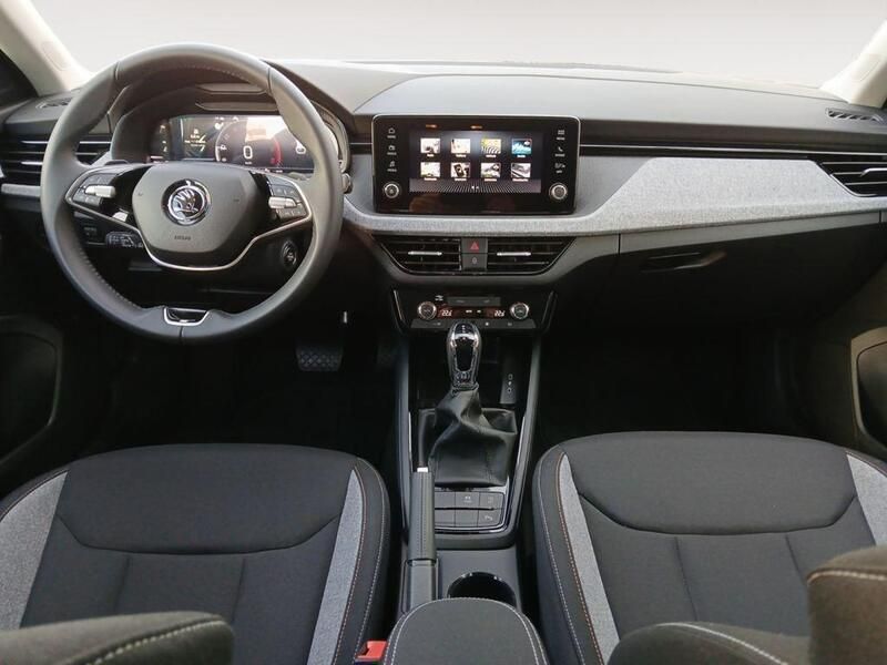 Usado Skoda Scala Selection 115 CV (84 kW) 2024 Gris Utilitario