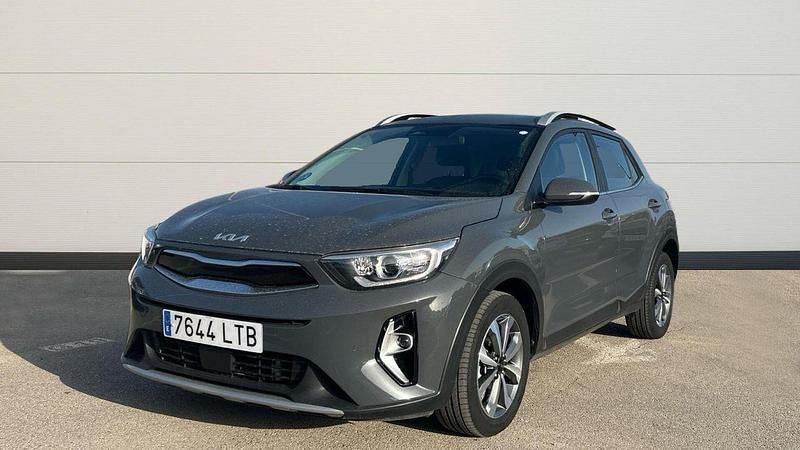 Usado Kia Stonic 120 CV (88 kW) 2021 Gris SUV