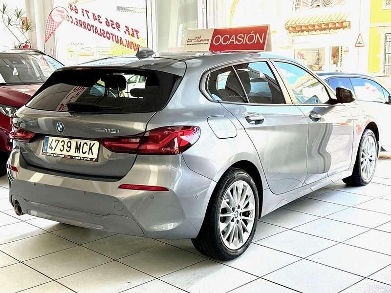 Usado BMW 118 Sport Line 136 CV (100 kW) 2022 Gris Utilitario