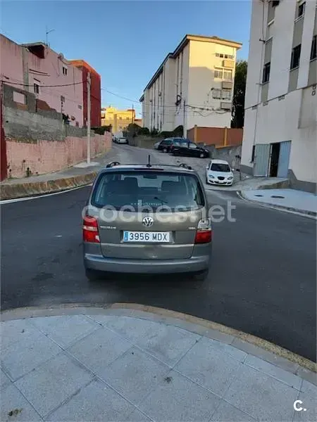 Usado VW Touran Advance 100 CV (73 kW) 2005 Gris / plata Monovolumen
