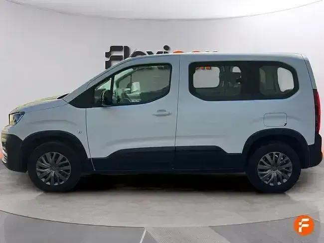 Usado Peugeot Rifter Active 102 CV (75 kW) 2023 Blanco Monovolumen