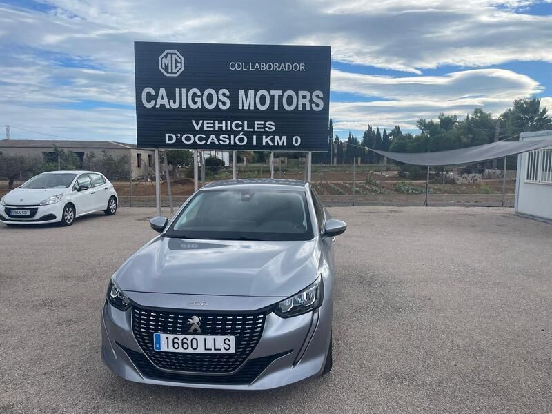 Gris Usado 2020 Peugeot 208 Allure Utilitario | 15.900 € (Un poco caro) - Imagen 1/4