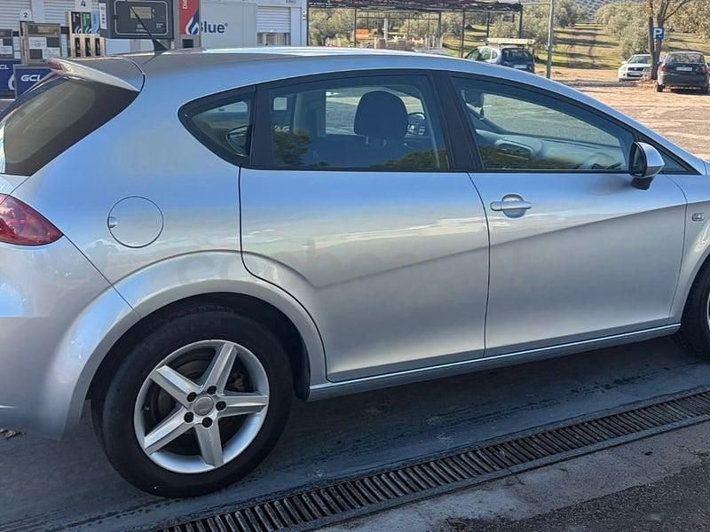 Usado Seat Leon 90 CV (66 kW) 2009 Gris / plata Utilitario