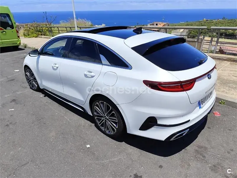 Usado Kia ProCeed GT-Line 140 CV (102 kW) 2021 Blanco Familiar