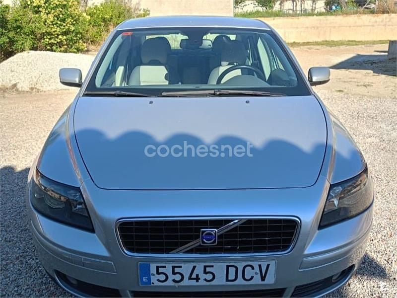 Usado Volvo S40 Momentum 136 CV (100 kW) 2004 Gris / plata Berlina