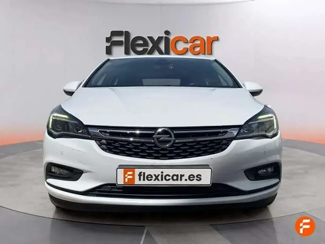Usado Opel Astra Dynamic 110 CV (80 kW) 2019 Blanco Utilitario