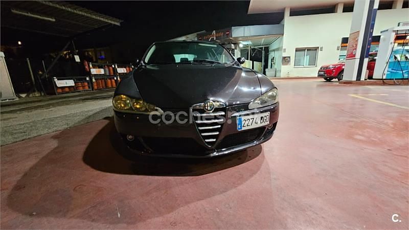 Usado Alfa Romeo 147 105 CV (77 kW) 2006 Gris / plata Utilitario