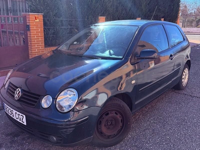 Usado VW Polo Highline 100 CV (73 kW) 2003 Gris / plata Berlina