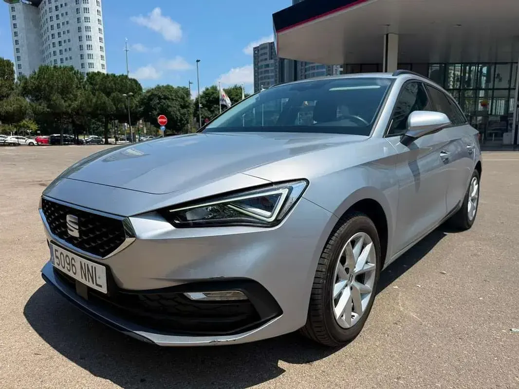 Usado Seat Leon FR 150 CV (110 kW) 2023 Gris Familiar