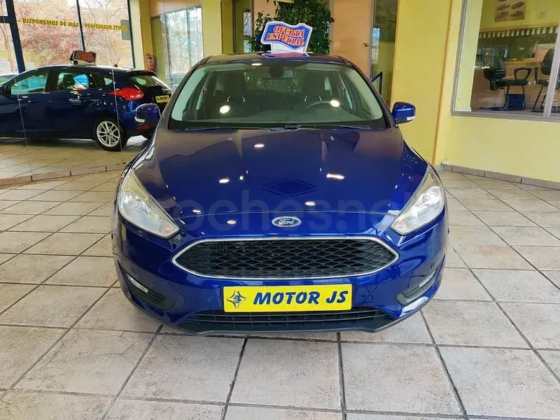 Usado Ford Focus Trend 125 CV (91 kW) 2017 Azul Berlina