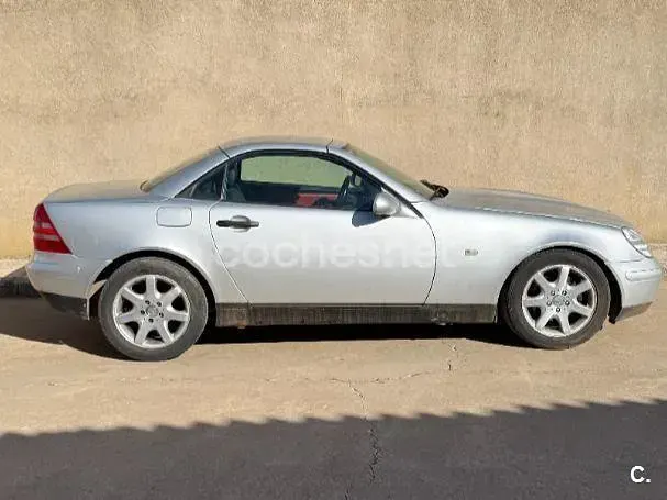 Usado Mercedes SLK230 193 CV (141 kW) 2001 Gris / plata Descapotable