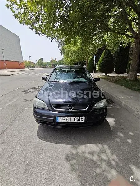 Usado Opel Astra Club 84 CV (61 kW) 2003 Negro Berlina