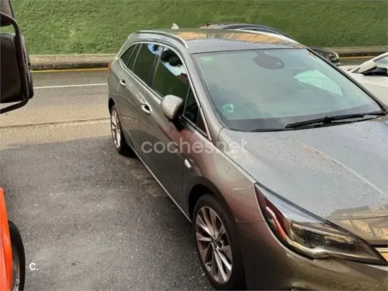 Usado Opel Astra Excellence 136 CV (100 kW) 2017 Gris / plata Familiar