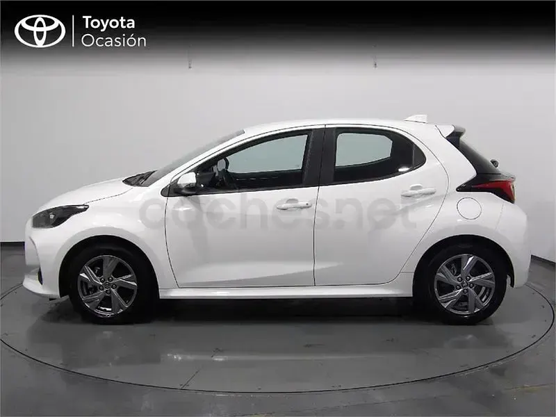 Usado Toyota Yaris Hybrid Active 116 CV (85 kW) 2025 Blanco Berlina